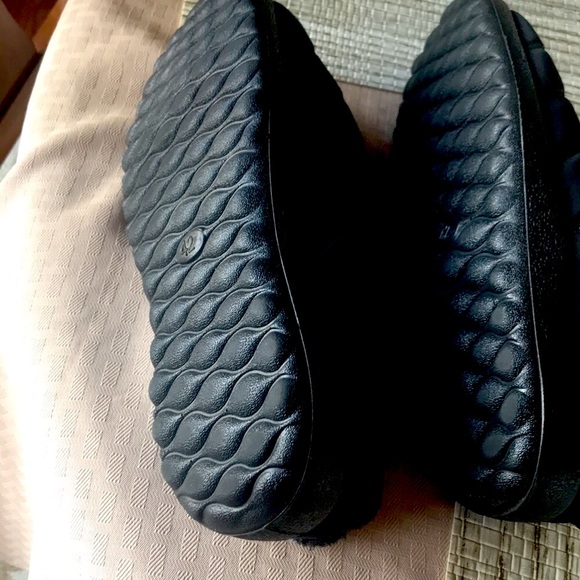 Slippers - Picture 3 of 3